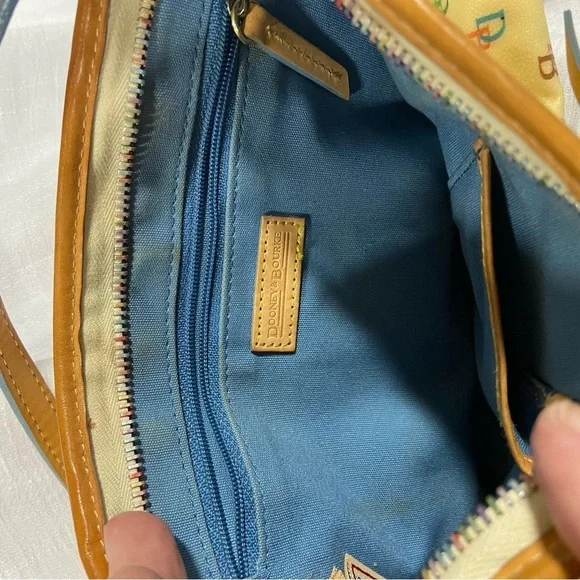 Dooney&Bourke vintage minibag in great condition Women